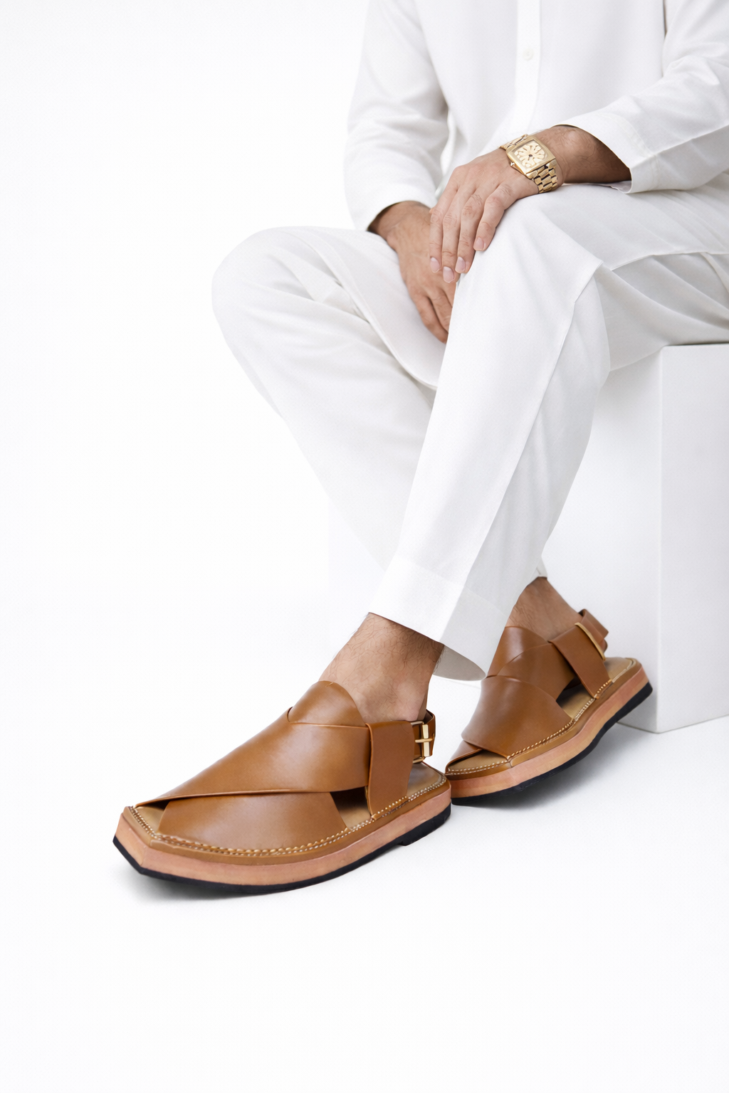 Kaptaan Golden Chappal