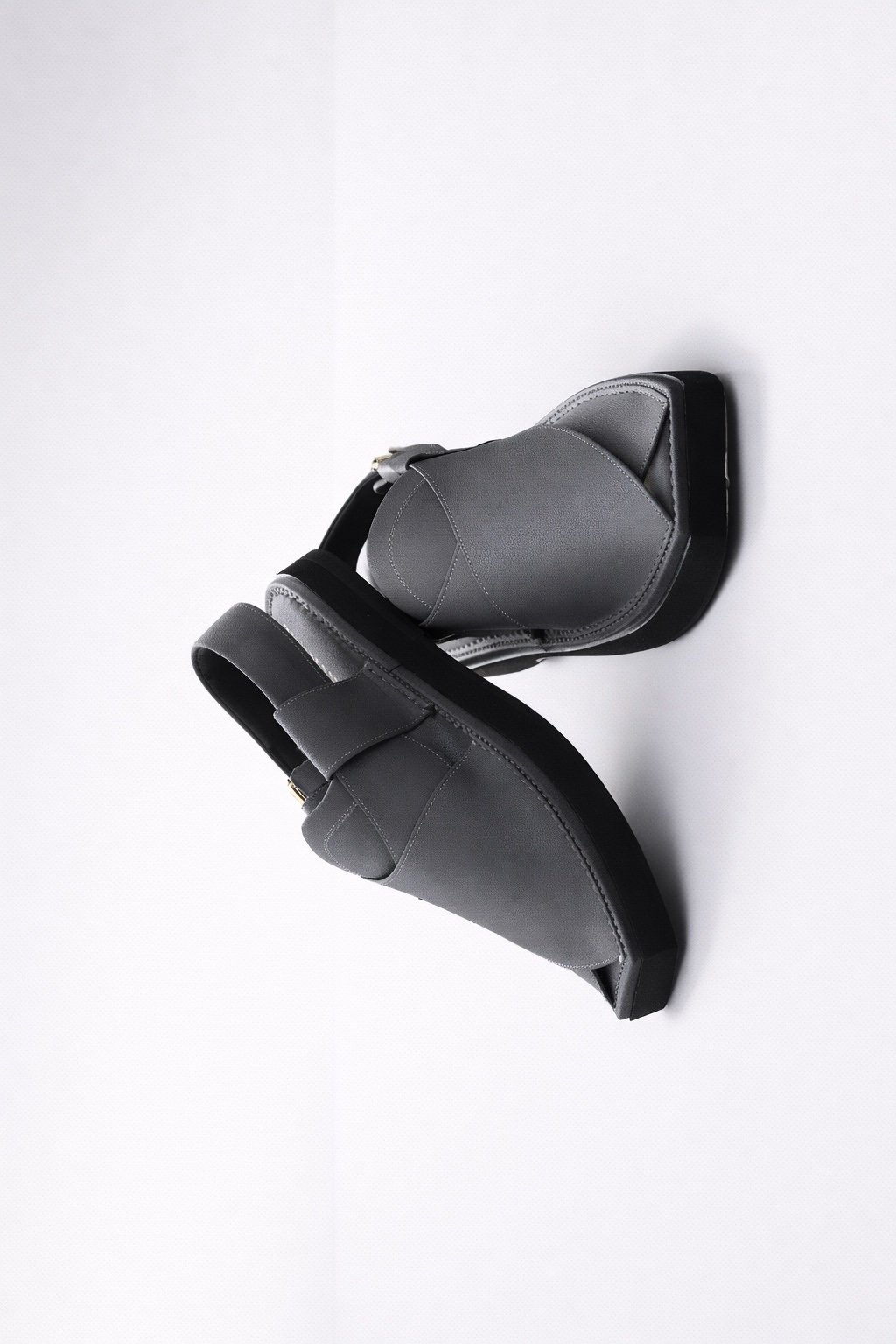 Hot Charcoal Grey Kaptaan Chappal - Image 4